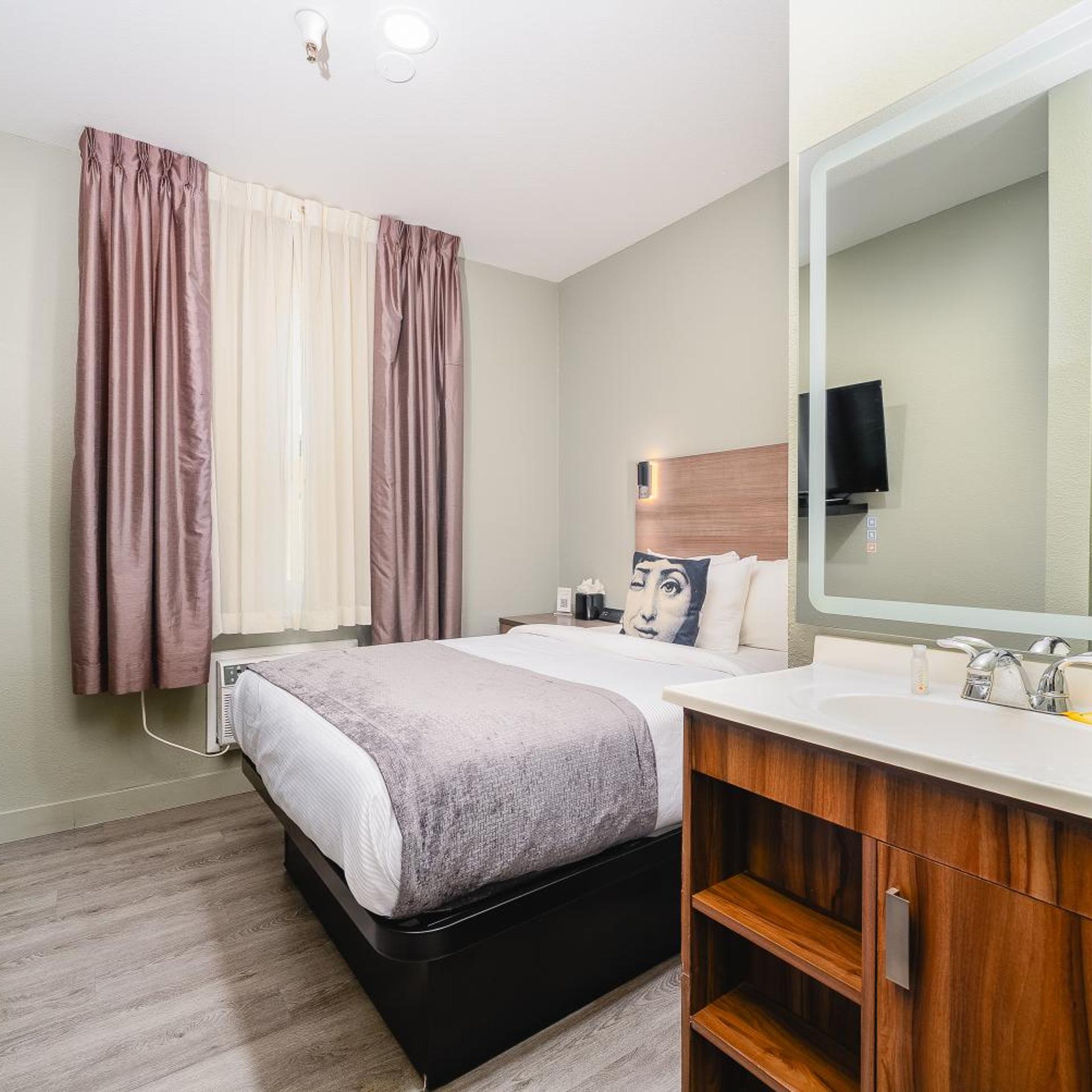 Room, Double Bed, Pet Friendly, Urban Boutique Hotel 7/10