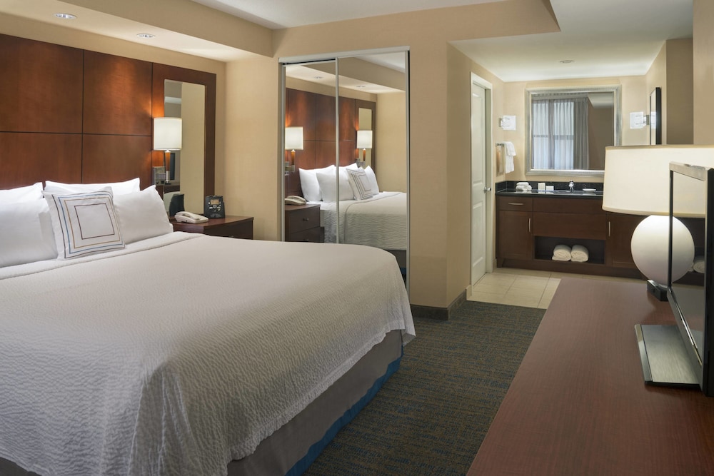 Room at Residence Inn by Marriott Toronto Downtown/Entertainment District, TORONTO