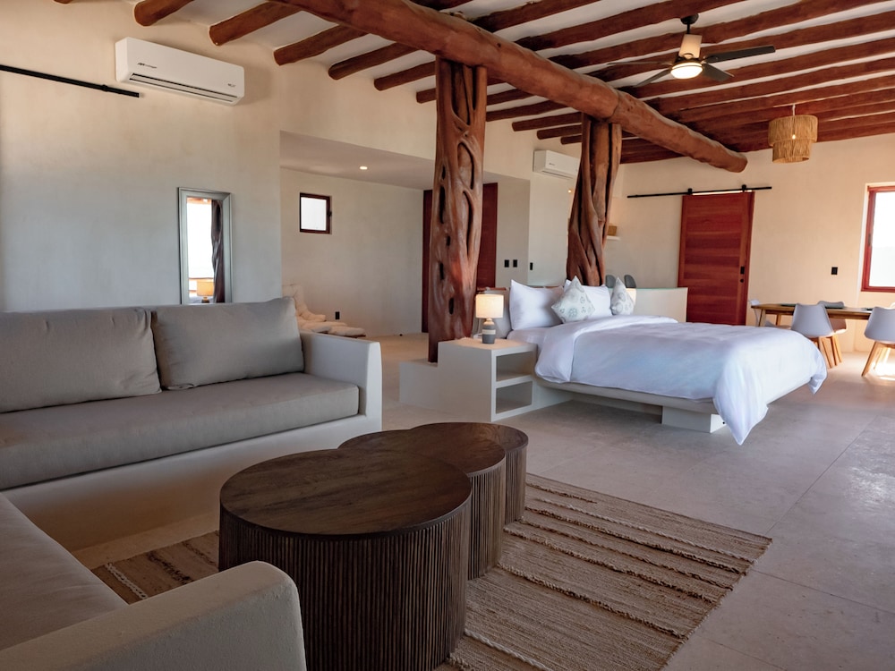 Beachfront Hotel Boutique DK 16/50