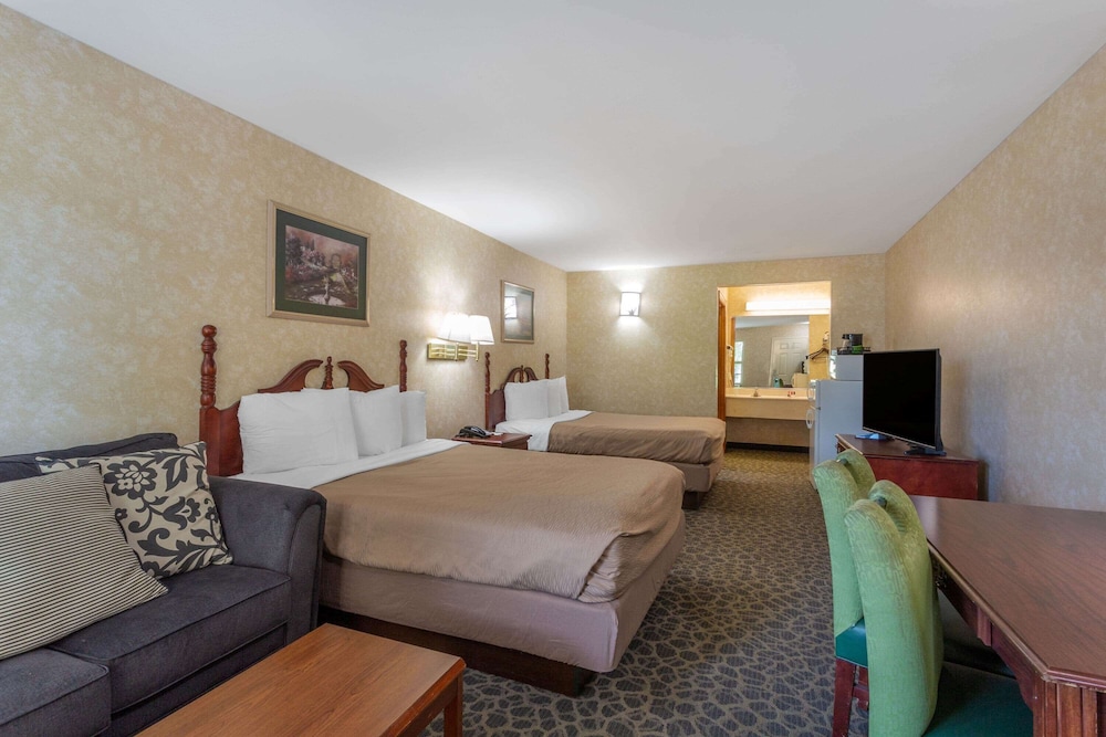 Brentwood Inn and Suites (ex. Americas Best Value Inn and Suites Glen Allen/Richmond) 12/42