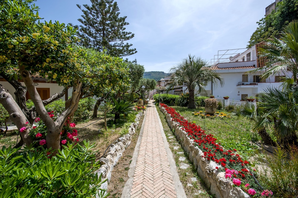 Le Roccette Mare Beach Hotel & Restaurant 25/35