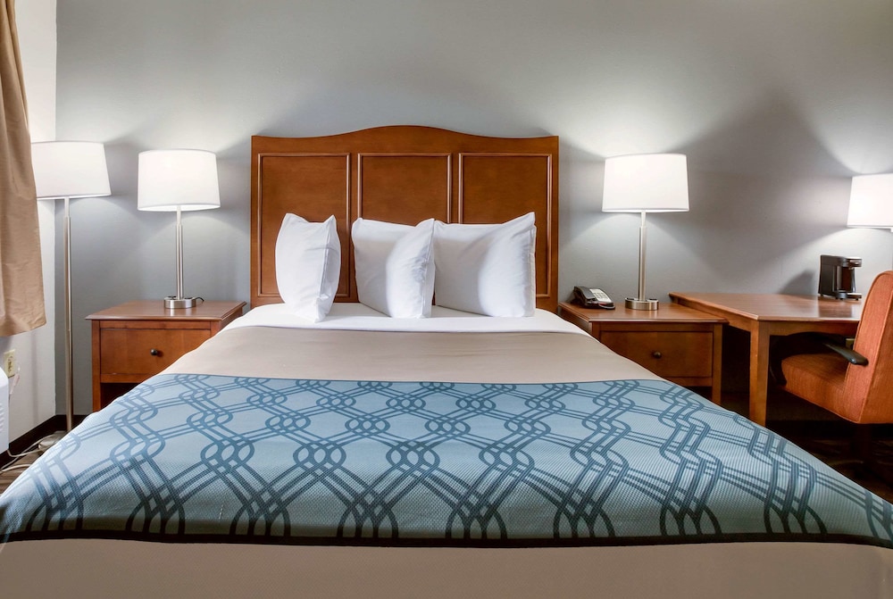 Travelodge by Wyndham Canton/Livonia Area, MI 19/38