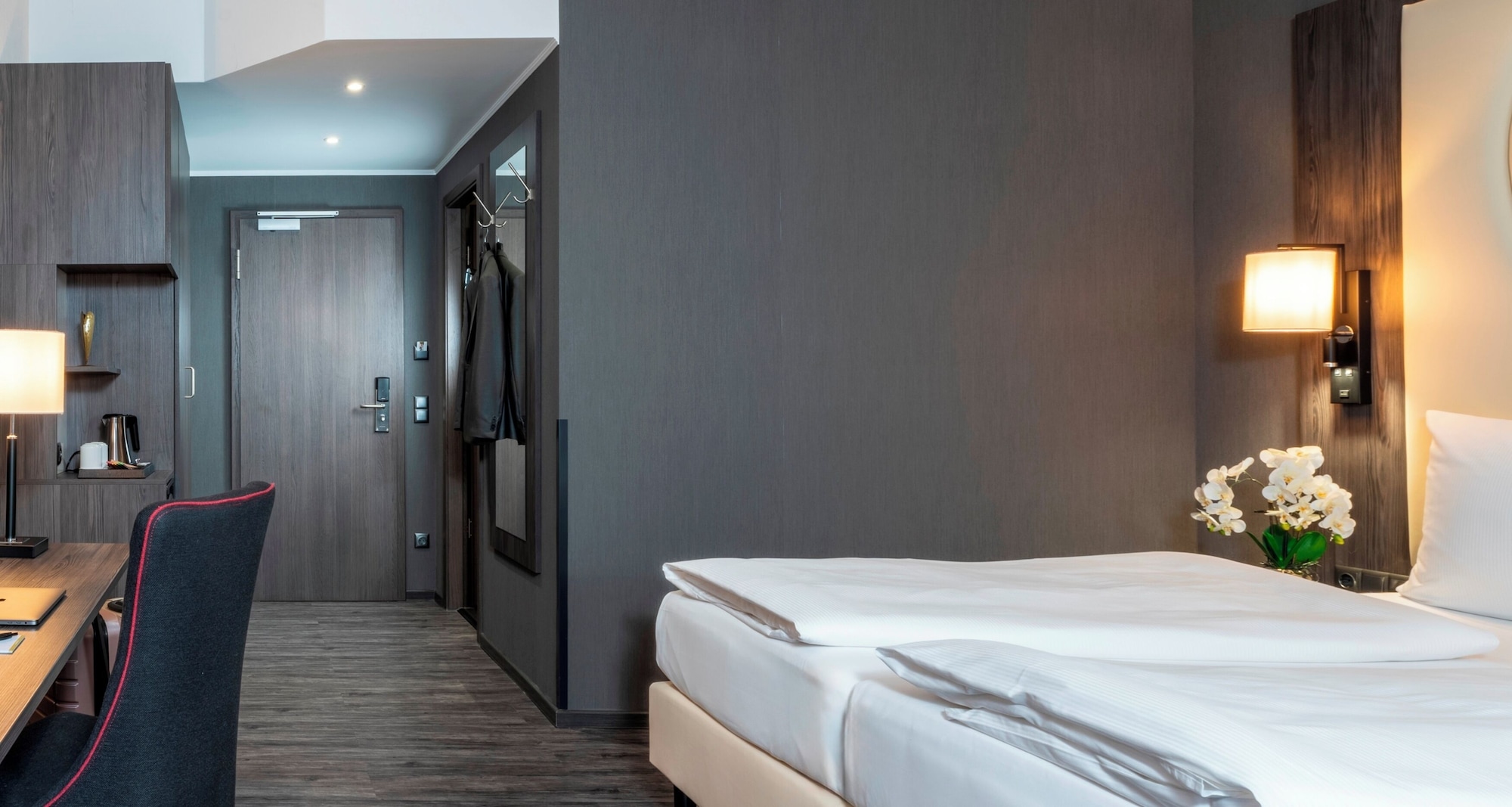 غرفة كومفورت بسريرين منفصلين بإطلالة على المتنزه، PLAZA Premium Parkhotel Norderstedt 2/5