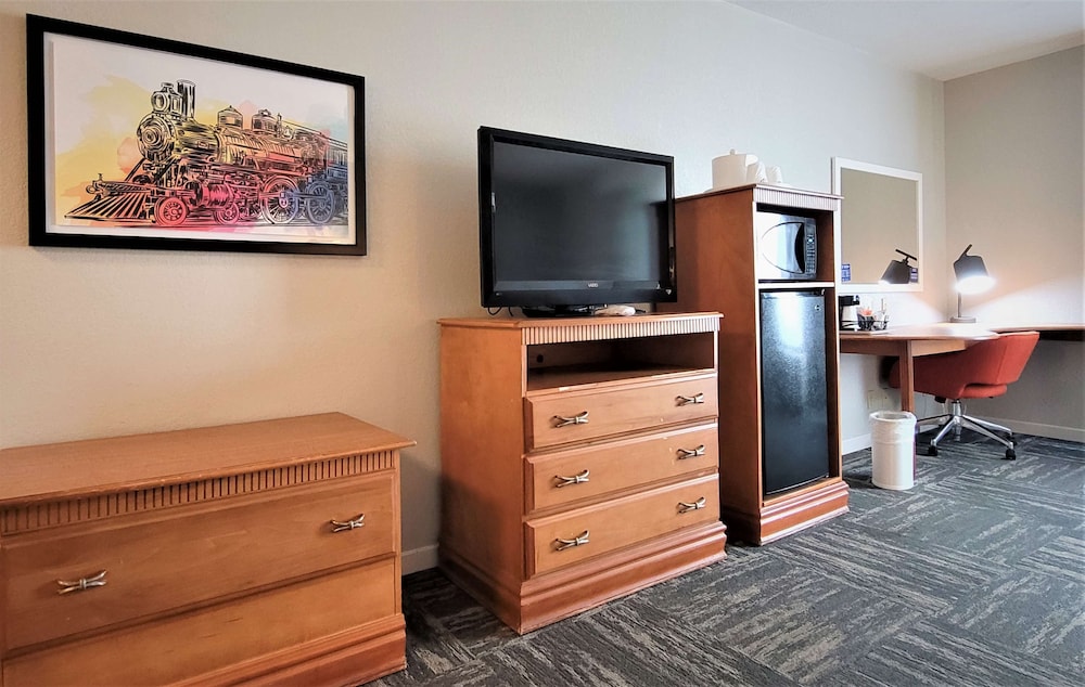 Hampton Inn Hays North of I 70 18/37