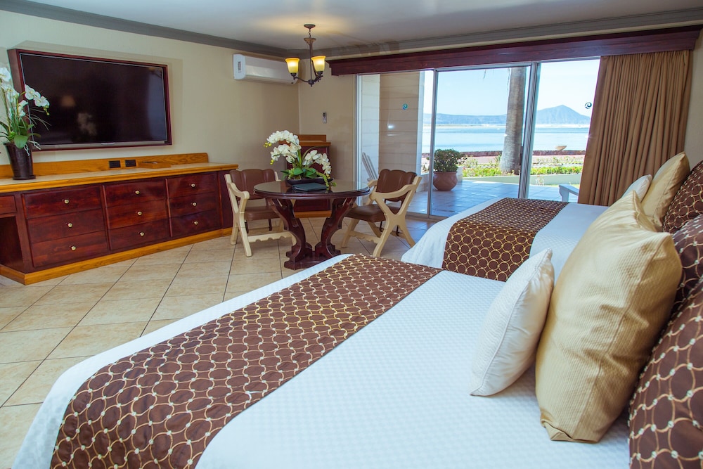 Estero Beach Hotel & Resort 23/70
