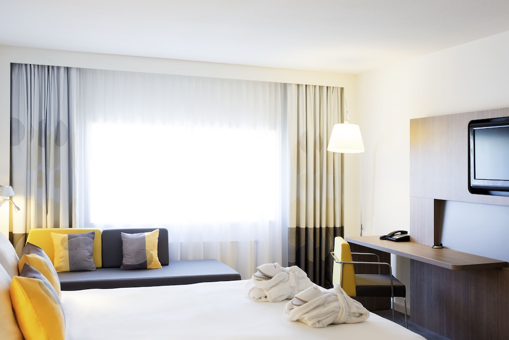 EXECUTIVE, DOUBLE BED, SOFA