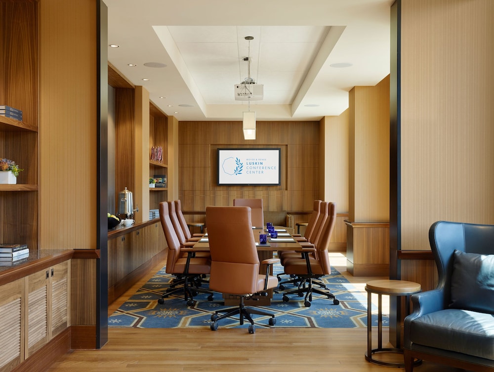 Luskin Hotel 67/76