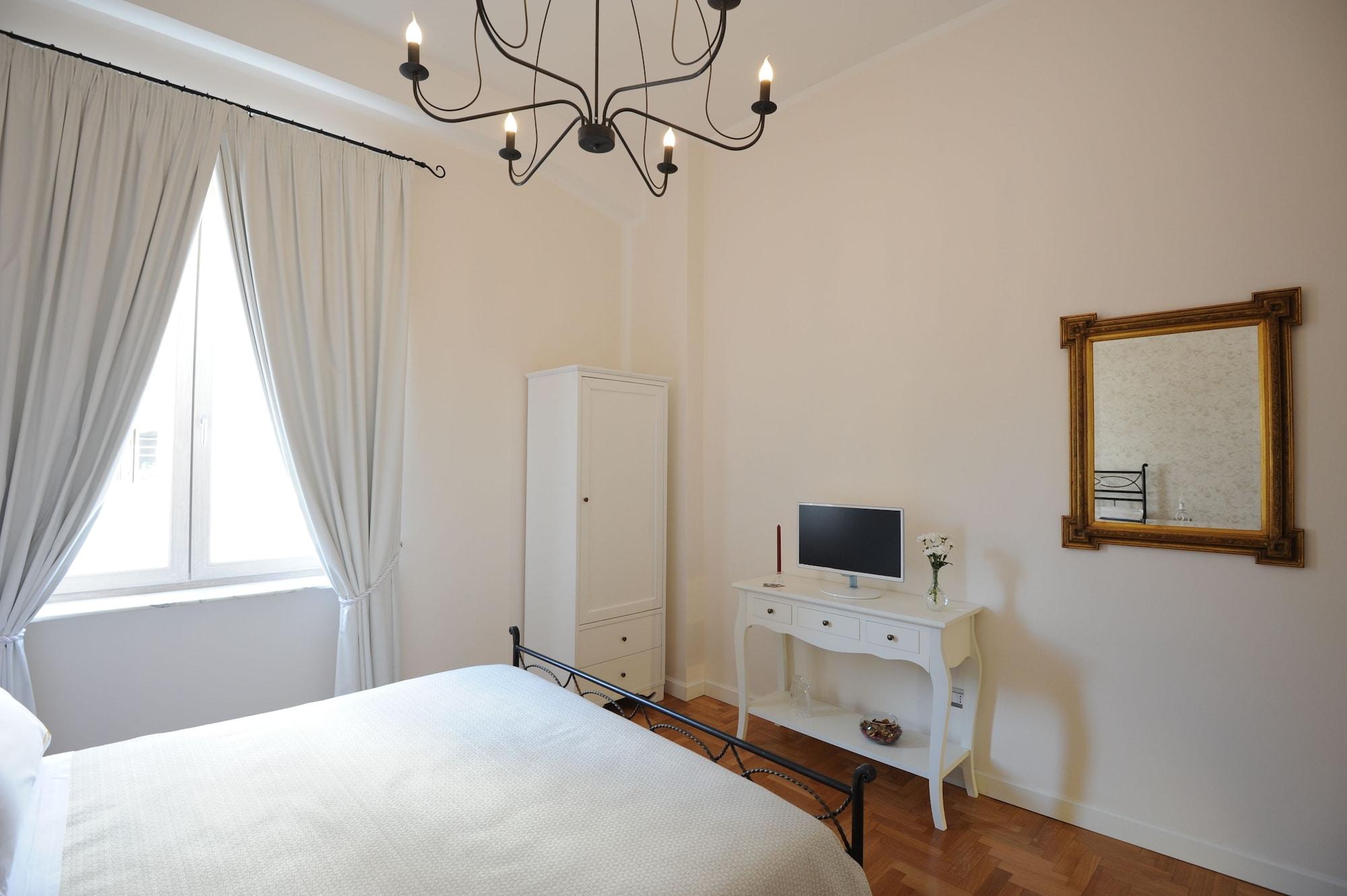 غرفة ديلوكس بسرير مزدوج بإطلالة على المدينة، Residenza Borbonica 4/10