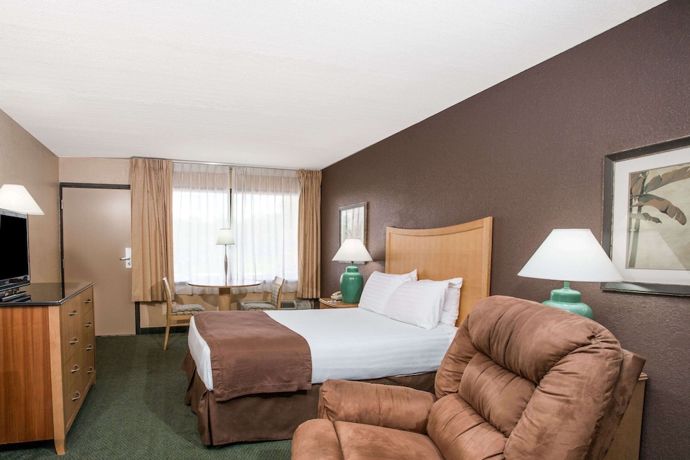 Travelodge By Wyndham Deltona 20/48