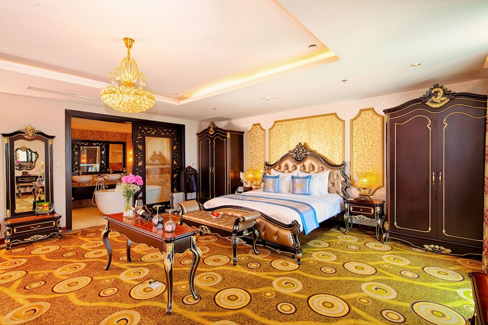 The Mira Hotel 17/50