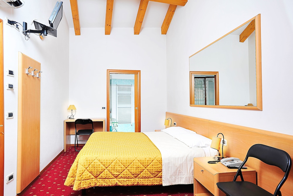 COMFORT, DOUBLE OR TWIN BED, BALCONY