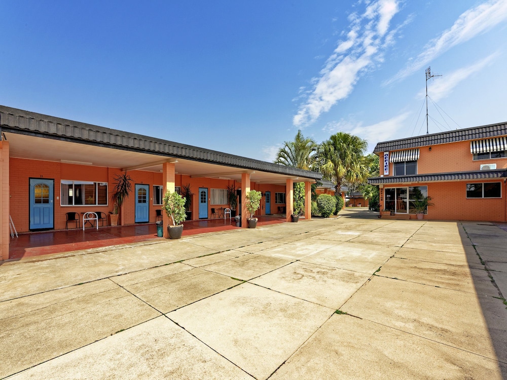 RIVIERA MOTEL BUNDABERG 33/44