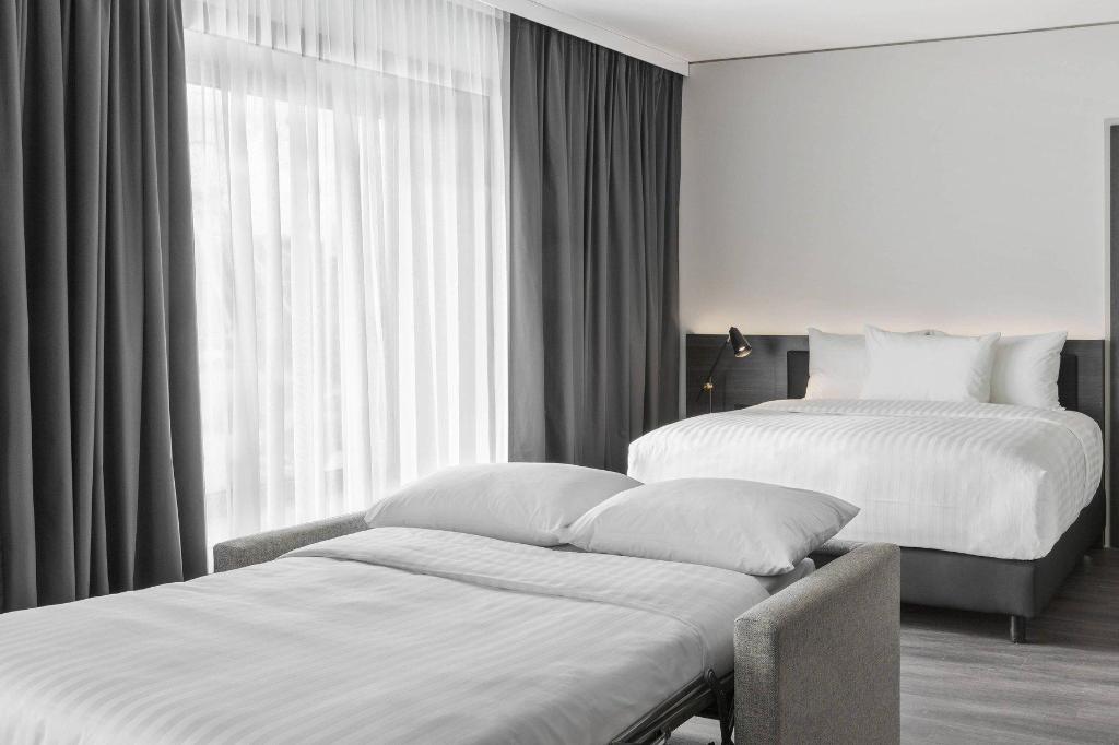 Family Suite, Suite, Queen Bed, Sofa, Corner
