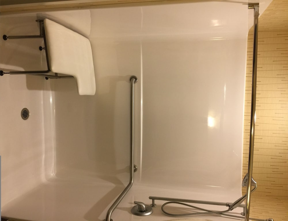 Holiday Inn Express Bradford 12/50