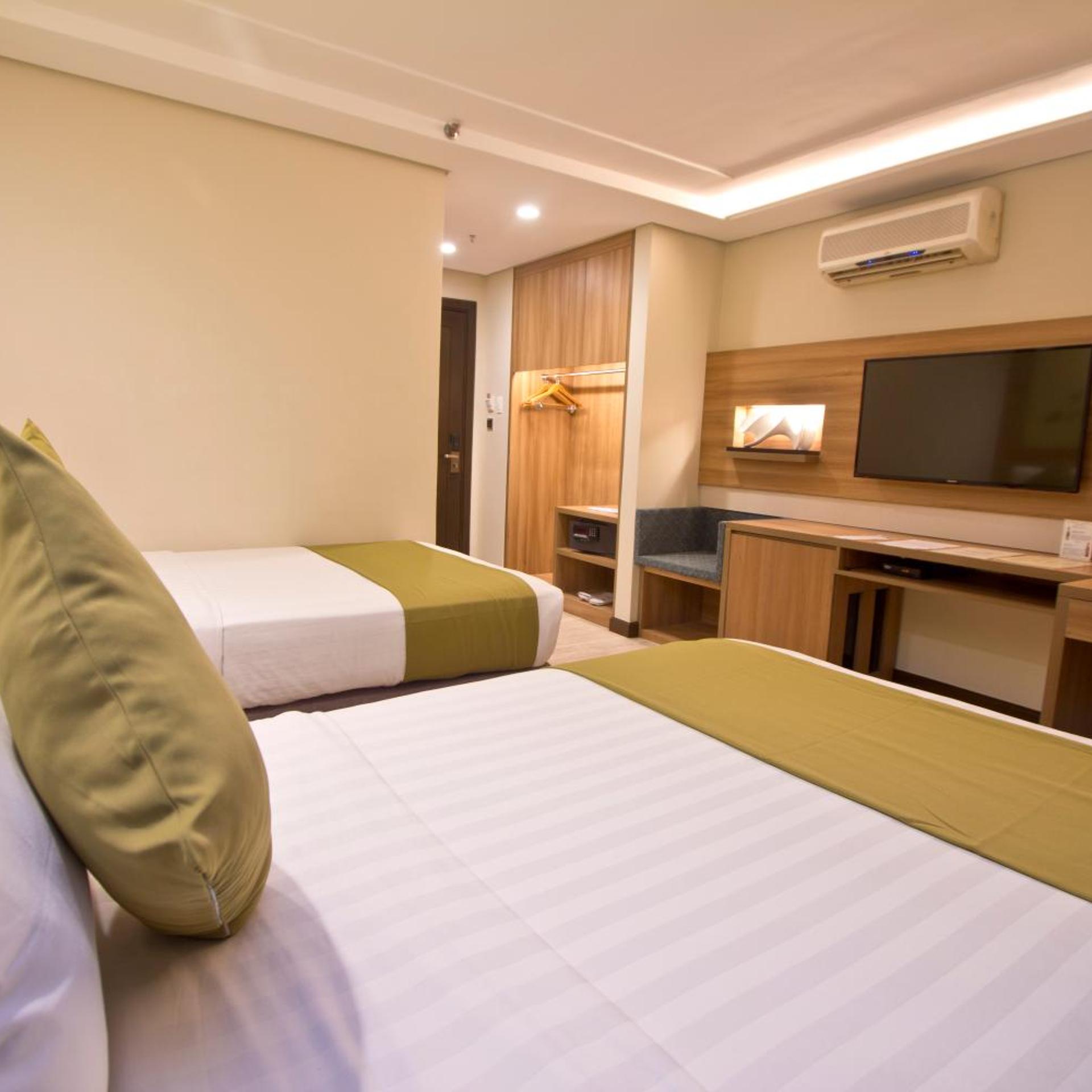 غرفة ديلوكس بسرير مزدوج، Crown Regency Hotel Makati 5/7