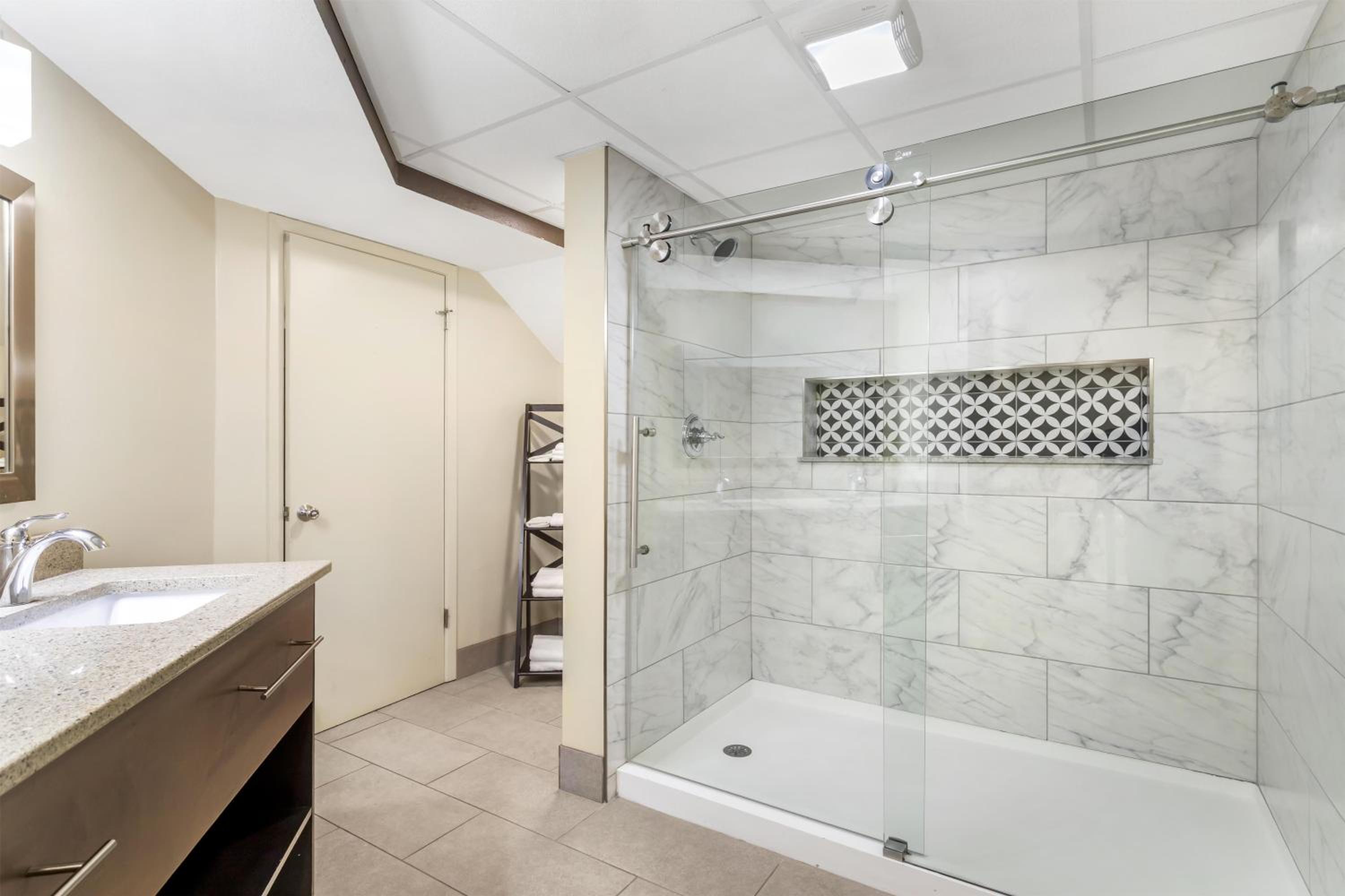 جناح بسرير كينج وسريرين كوين بغرفتين، Best Western Plaza Inn 5/5