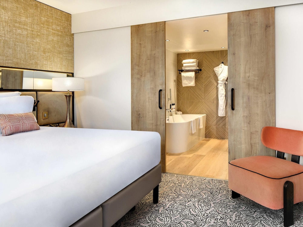DELUXE, SUITE, KING BED, SOFA