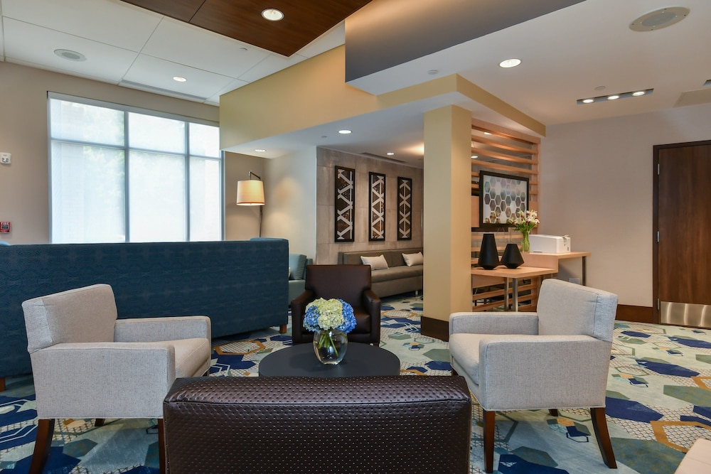 Holiday Inn Express & Suites Charlotte Ballantyne 27/46