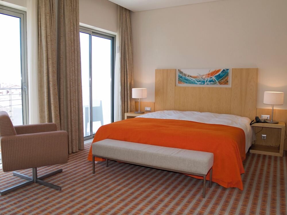 Suite, King Bed, Sofa