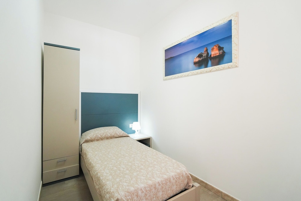 جناح ديلوكس بثلاثة أسرّة وسرير كوين مع أريكة، Residence La Pineta - Campsite 6/10