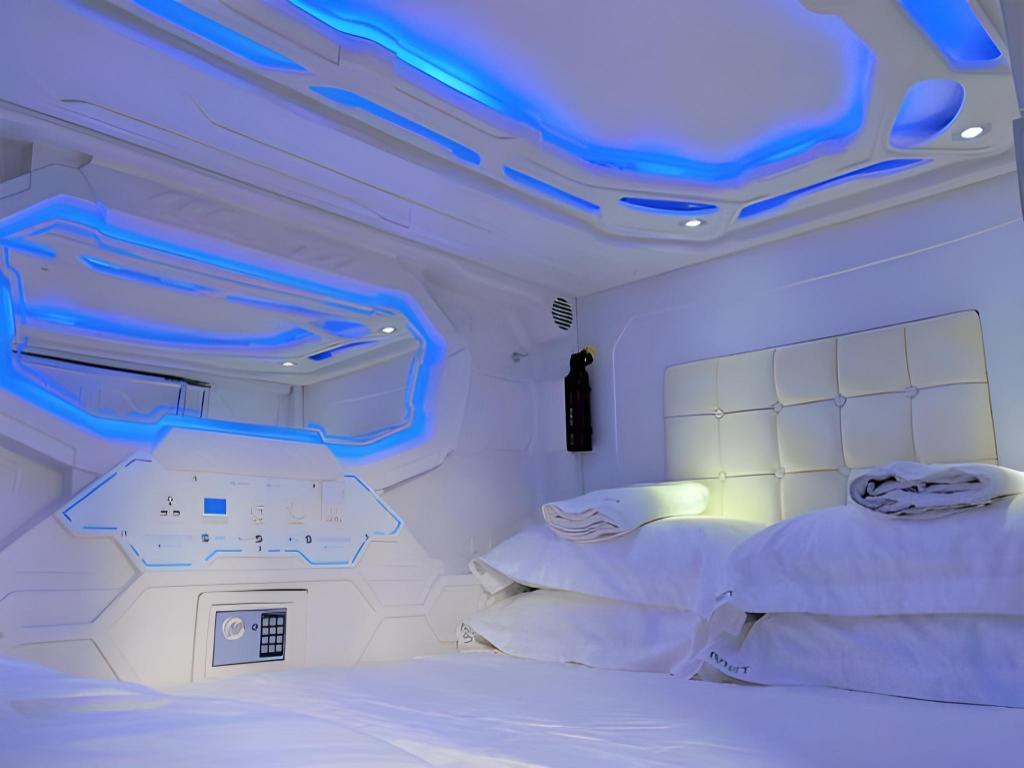 Space Pod, Double Bed
