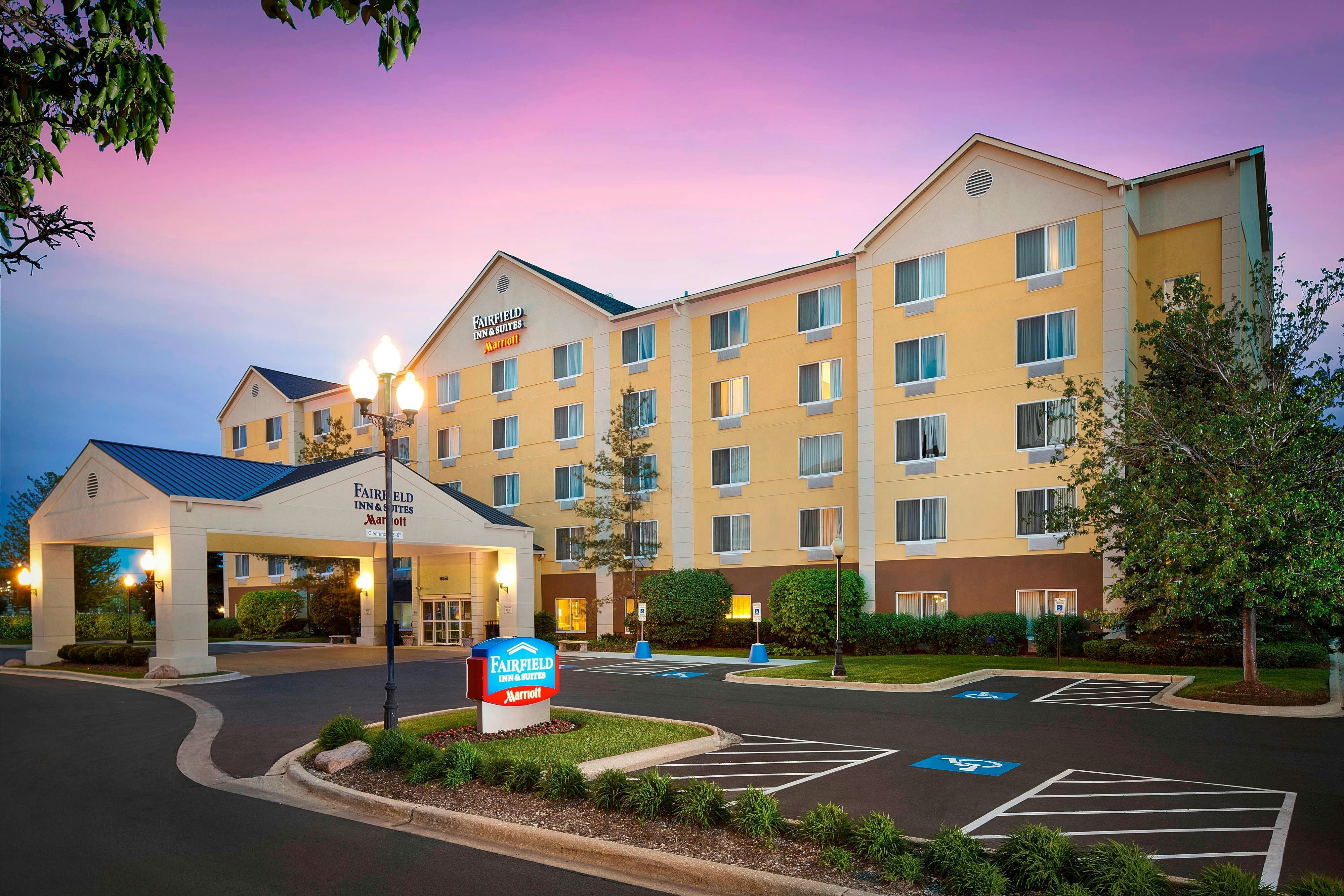 Fairfield Inn Suites Chicago Midway Airport 1/9