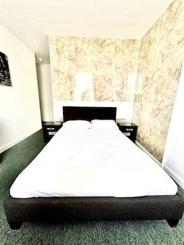 Compact, Double Bed