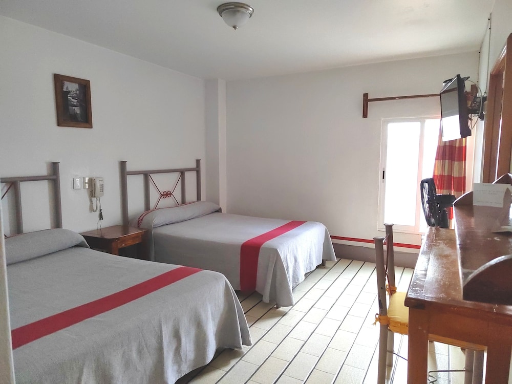 ROOM, 2 DOUBLE BEDS