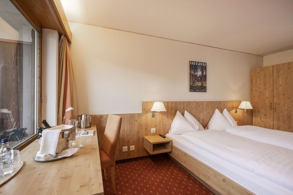 Standard, King Bed, Mountain View, Balcony