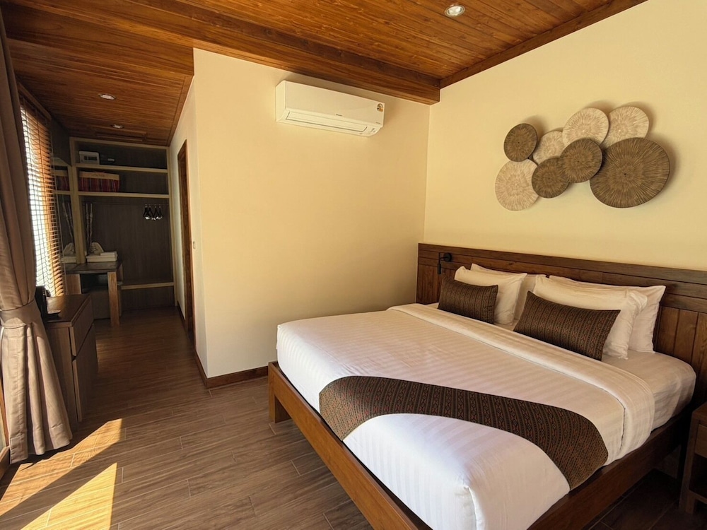 Phi Phi Villa Resort 27/71