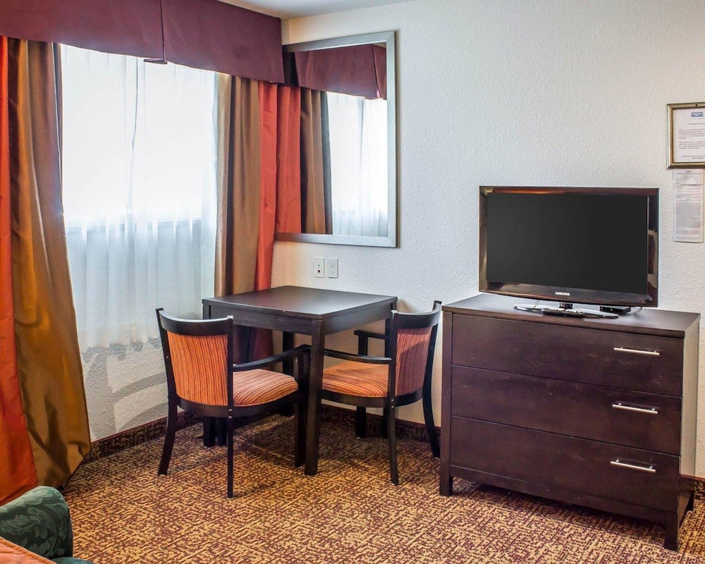 Rodeway Inn & Suites near Okoboji Lake 32/35