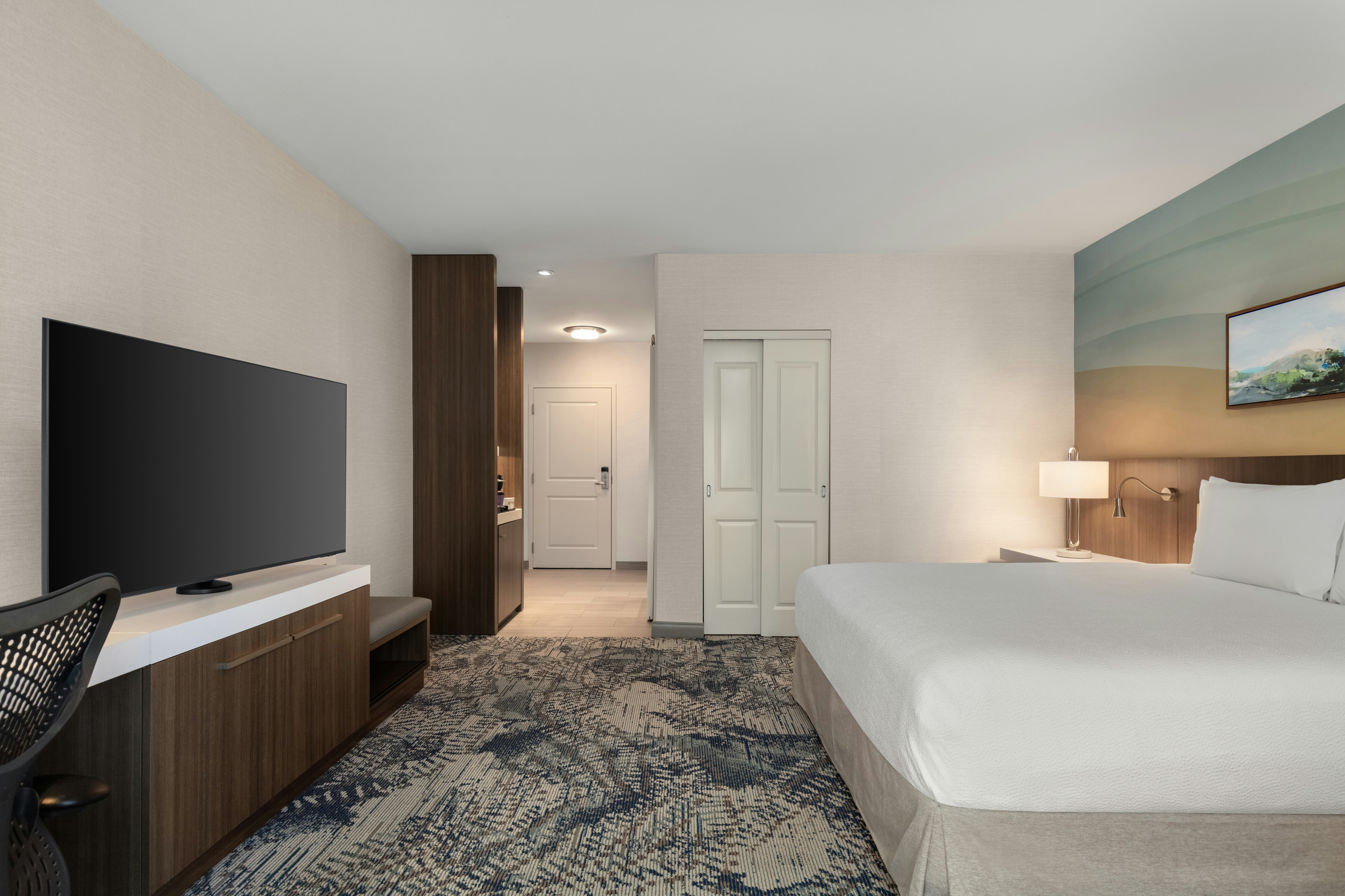 غرفة بسرير كينج بإطلالة على المسبح لذوي الإعاقة، Hilton Garden Inn Santa Barbara/Goleta 3/7