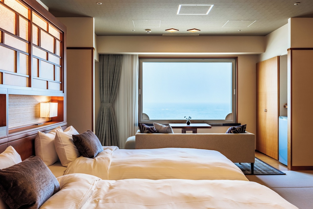Japanese, Modern, Twin Beds, Ocean Front