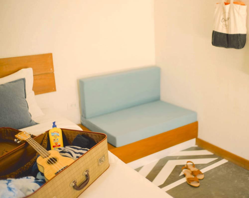ESCAPE BEACH RESORT 40/50