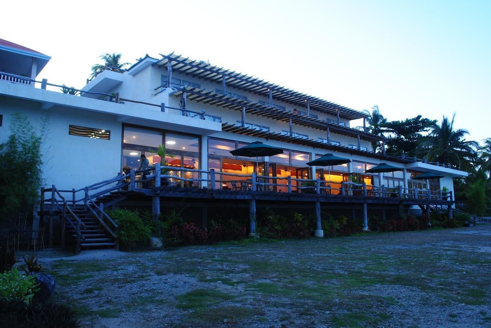 Almont Beach Resort 5/35