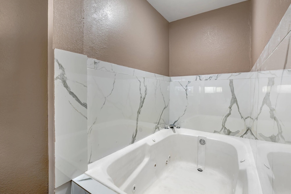 جناح بسرير كينج لذوي الإعاقة، Quality Inn & Suites New Boston - Texarkana West 3/3