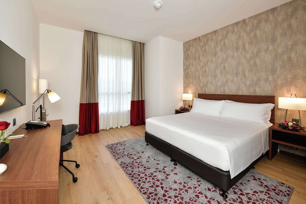 Upgrade, Efficiency, Suite, King Bed
