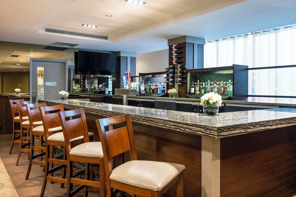 Allure Hotel & Conference Centre 32/50
