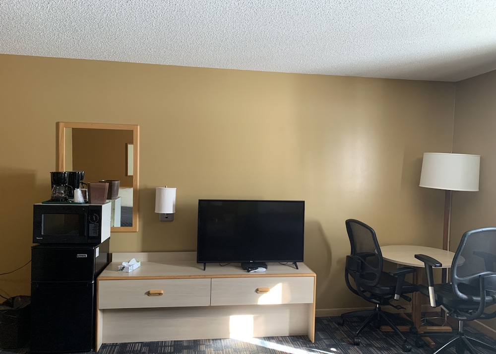 Lakeside Motor Inn 16/26