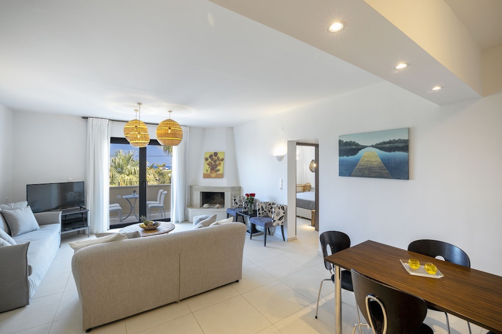 La Stella Suites 48/64