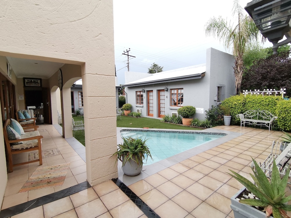 Rene's Guesthouse 36/45