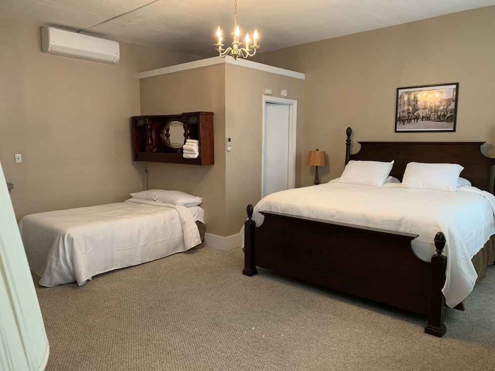 The Hotel Belvidere 9/41