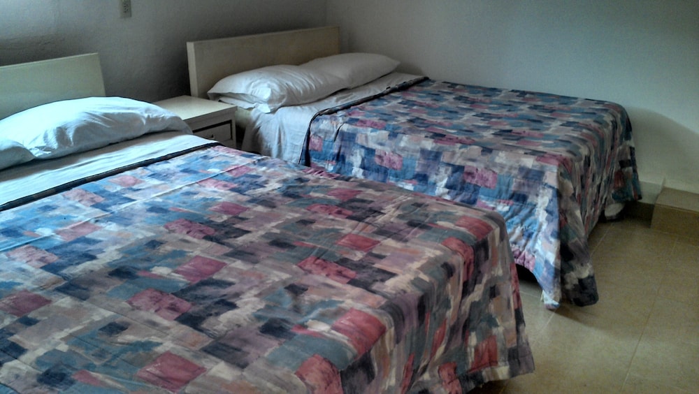 Morales Inn 19/31