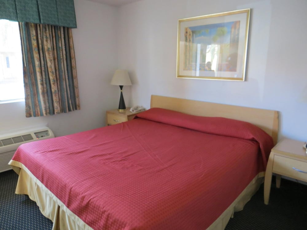 Riverside Inn & Suites 21/56