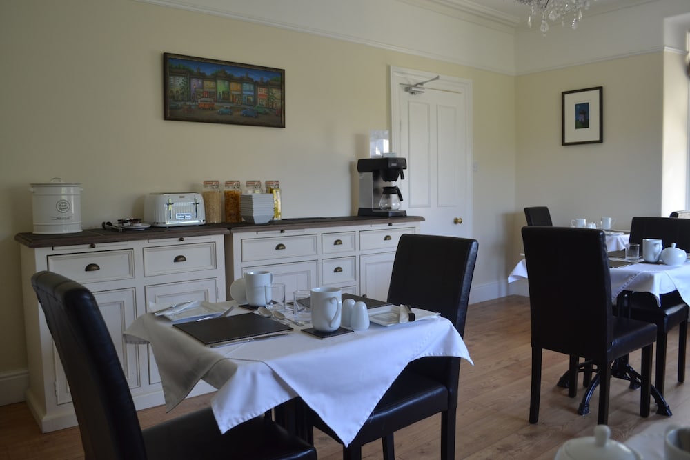 COED-Y-FRON GUEST HOUSE 23/30
