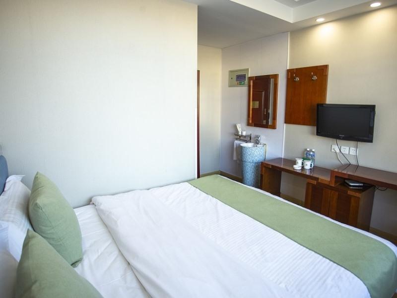 GreenTree Alliance Hulunbeier Zhalantun Railway Station Hotel 30/42