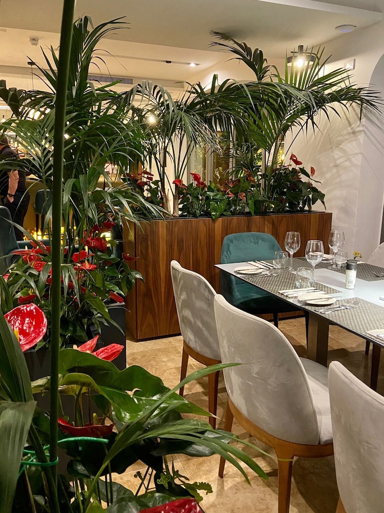 The Village Boutique and Spa 58/72