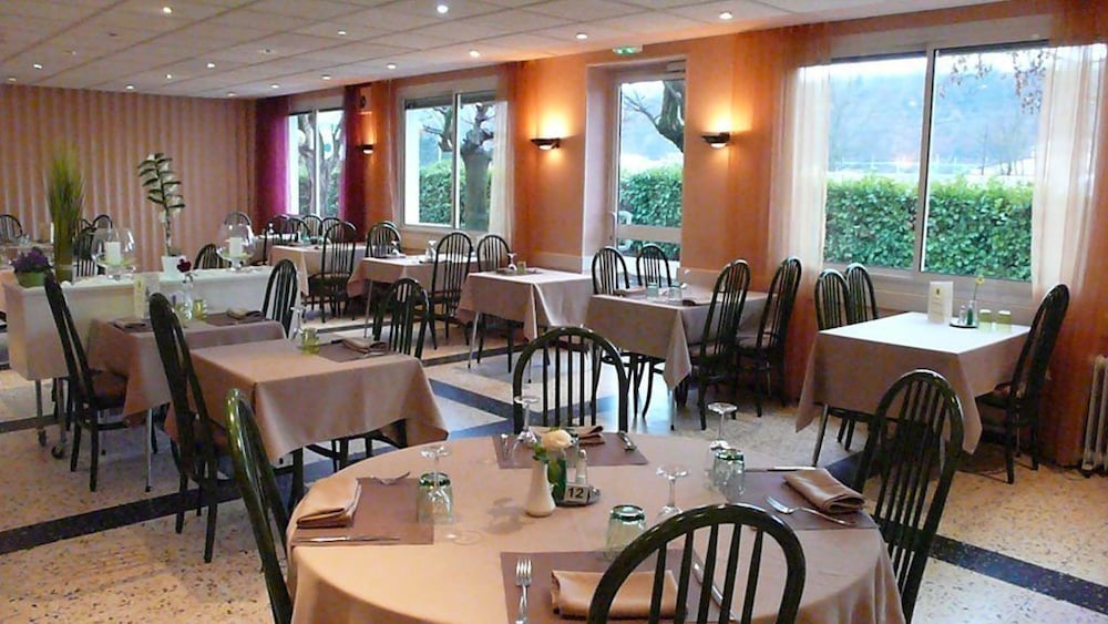 HOTEL LES CHENES 24/50