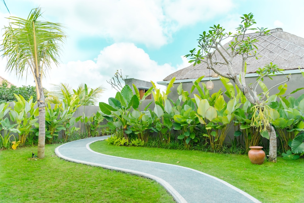 Three Gold Luxury Private Villas 37/50