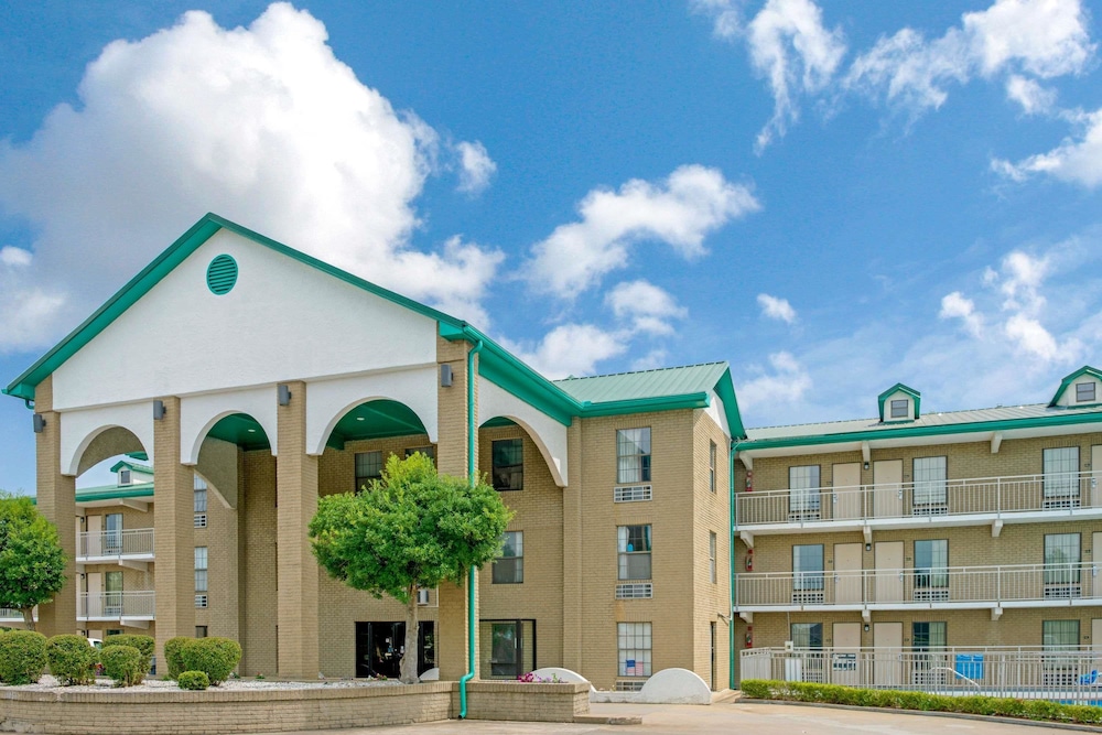 Super 8 by Wyndham Lakeland 2/41